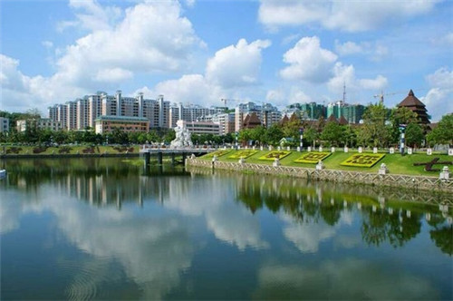 人不能活在掌声里是什么歌（人不能活在当下）